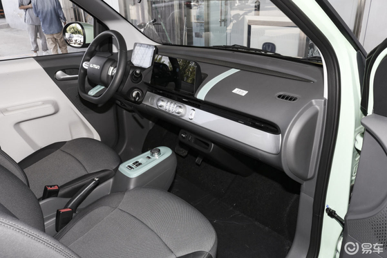 CHANGAN Lumin2022 301Km Sweet Long Battery Life Бело-синий 4-местный автомобиль