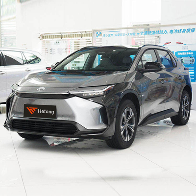 Личный электромобиль Toyota Bz4X с большой вместимостью и красно-синим цветом