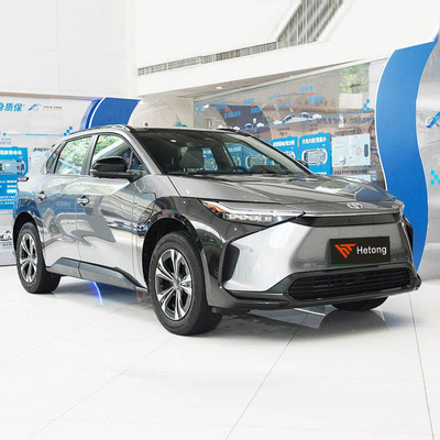 Личный электромобиль Toyota Bz4X с большой вместимостью и красно-синим цветом