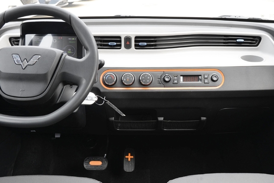 Wuling Hongguang Mini Ev с макаронами Двухкомнатный автомобиль с просторным интерьером