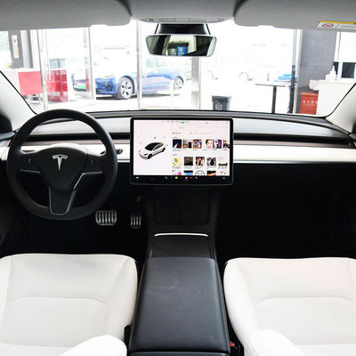 Специализированный 4-дверный 5-местный седан Tesla Model 3 Довольно высокоскоростной электромобиль с 5 местами